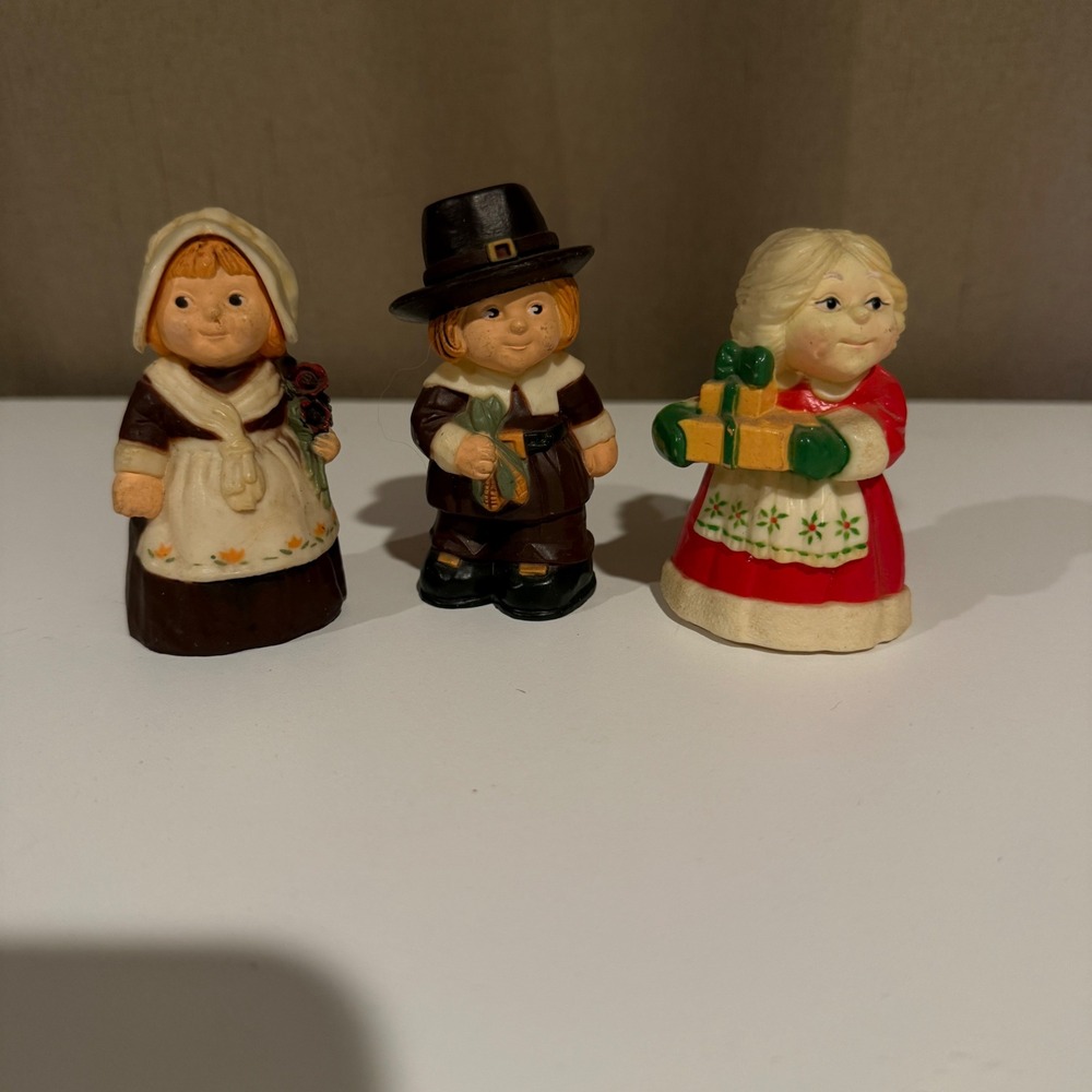 Vintage Thanksgiving Pilgrim and Mrs Claus Salt Pepper Shaker Set‎ 3 Piece